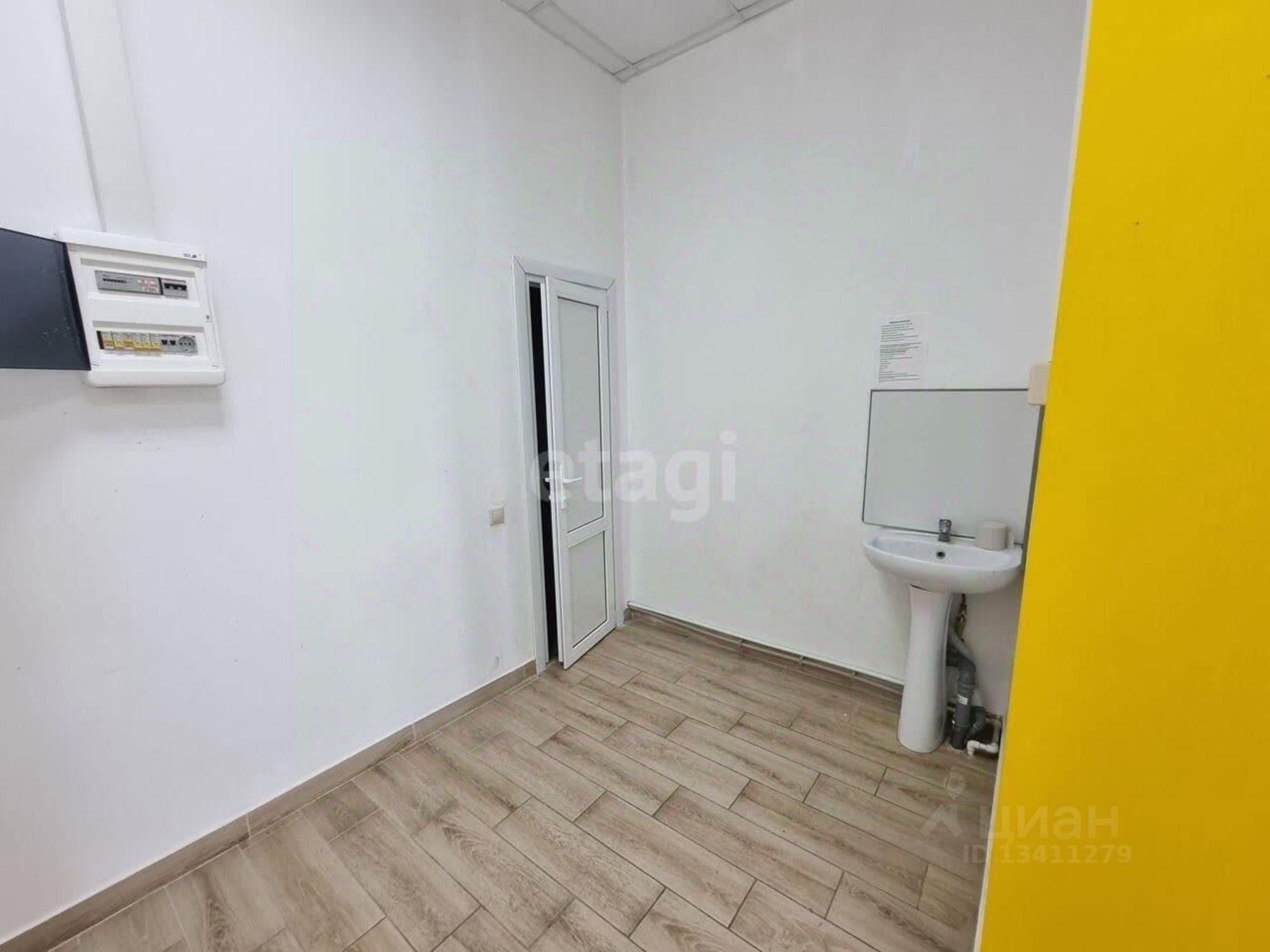 Купить офис, помещение под офис за 6 100 020 рублей на Семейная улица, 10