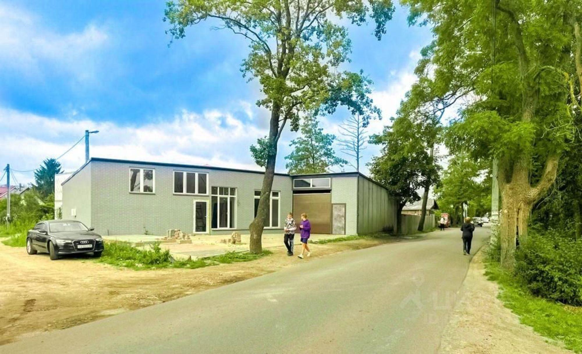 Купить ОСЗ, отдельно стоящее здание за 15 000 100 рублей на Цветочный пр-д, 237