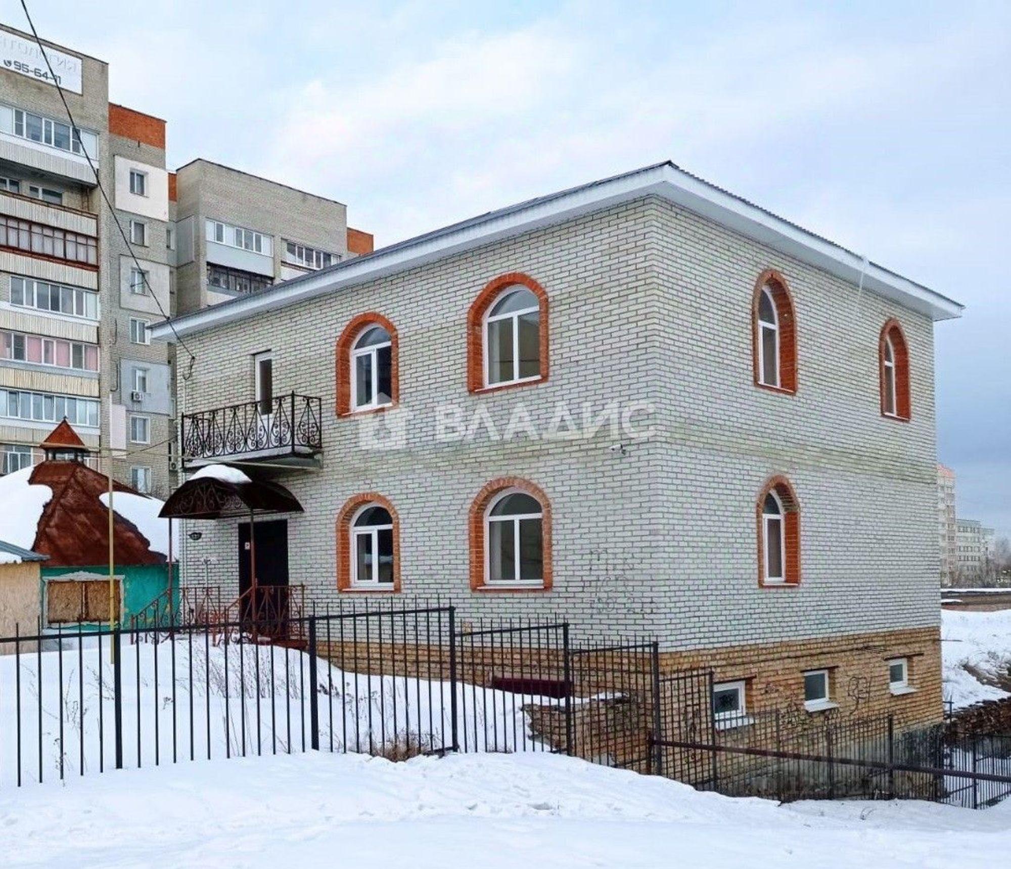 Купить торговое помещение за 23 000 100 рублей на проспект Строителей, 11В