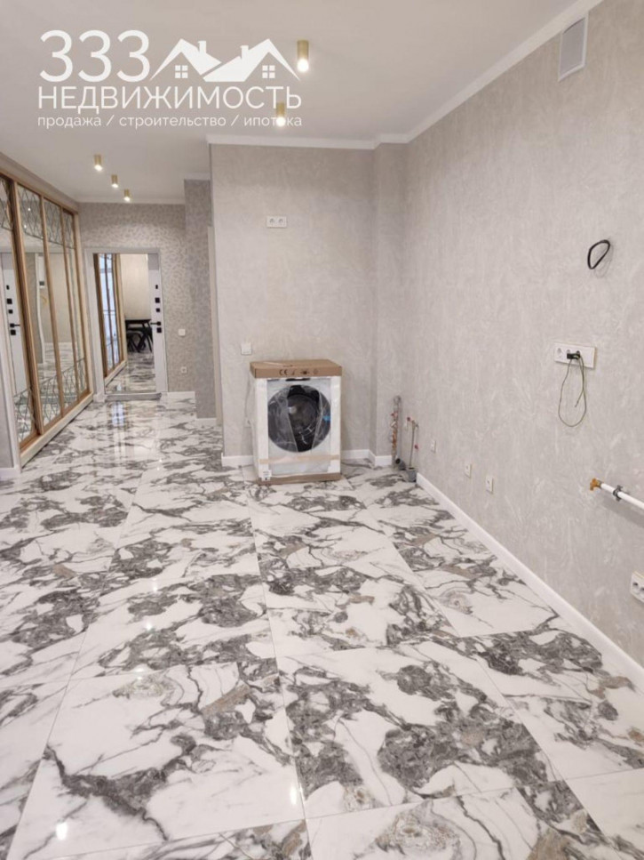 3-комн квартира Героев Отечества пр, 8