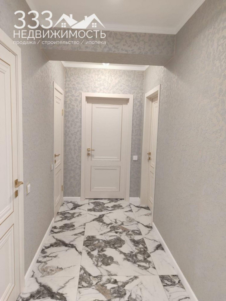 3-комн квартира Героев Отечества пр, 8