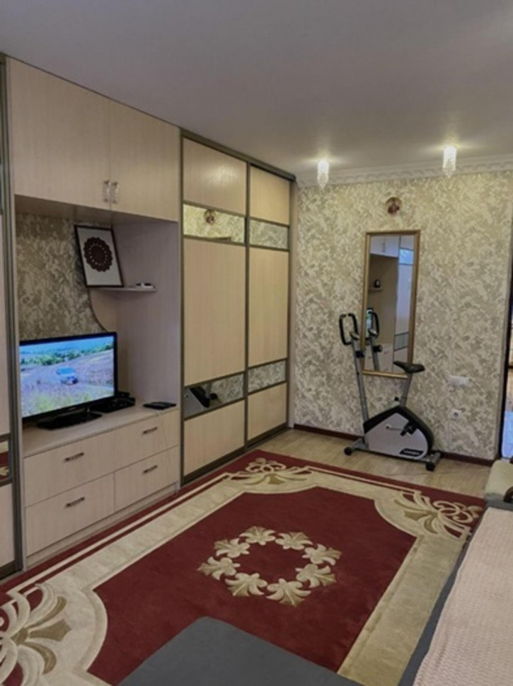 2-комн квартира Луначарского улица, 101