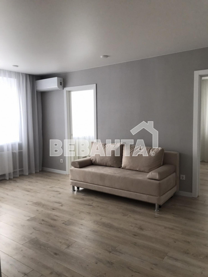 2-комн квартира Монтажников,
          40