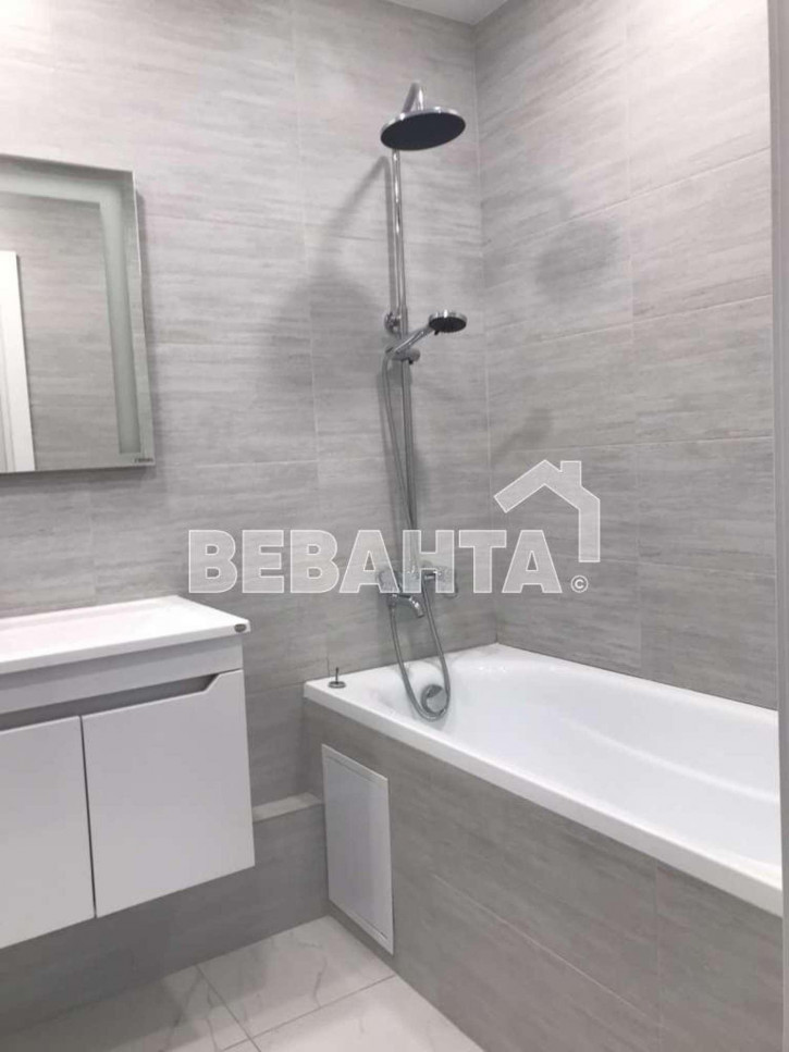 2-комн квартира Монтажников,
          40