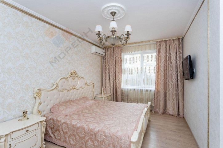 4-комн квартира Российская ул, 72/1к1