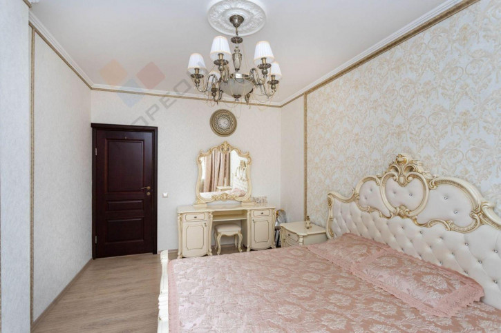 4-комн квартира Российская ул, 72/1к1