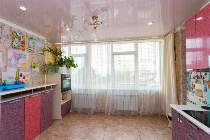4-комн квартира Российская ул, 72/1к1