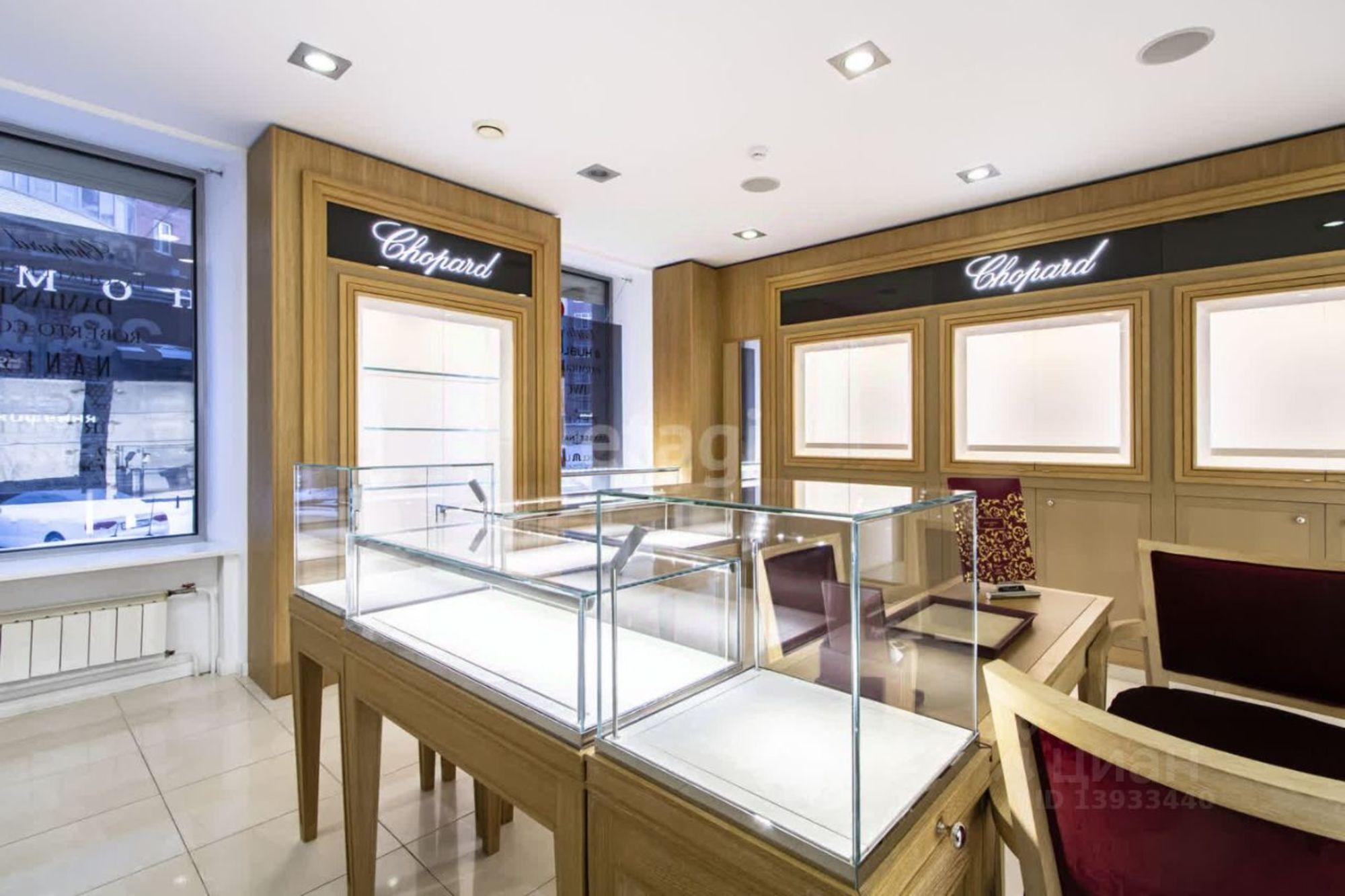 Купить торговое помещение за 53 860 100 рублей на улица 8 Марта, 2/13