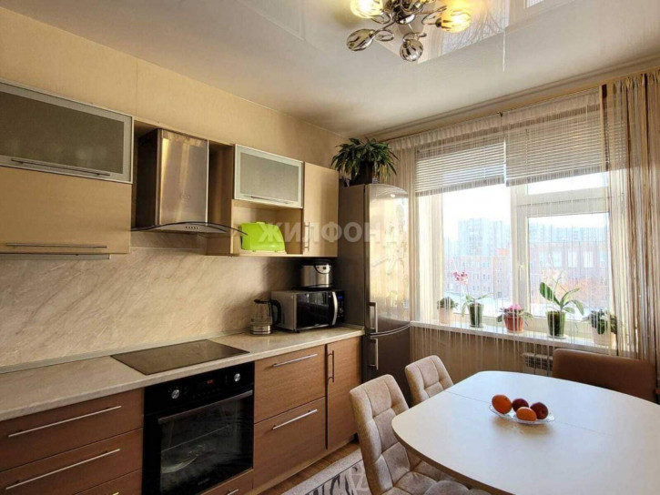 3-комн квартира Краузе улица, д.1