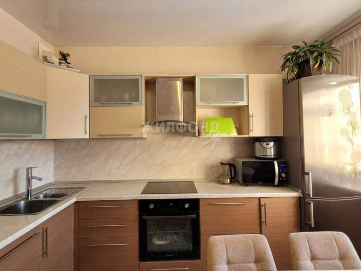 3-комн квартира Краузе улица, д.1