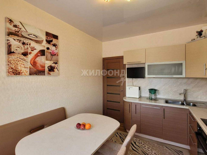 3-комн квартира Краузе улица, д.1