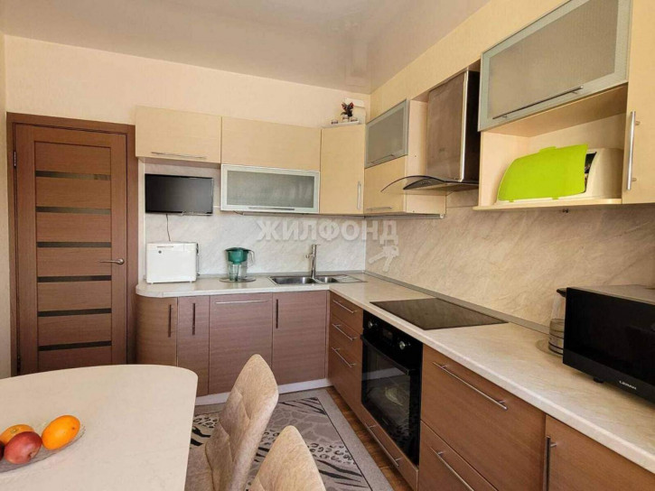 3-комн квартира Краузе улица, д.1