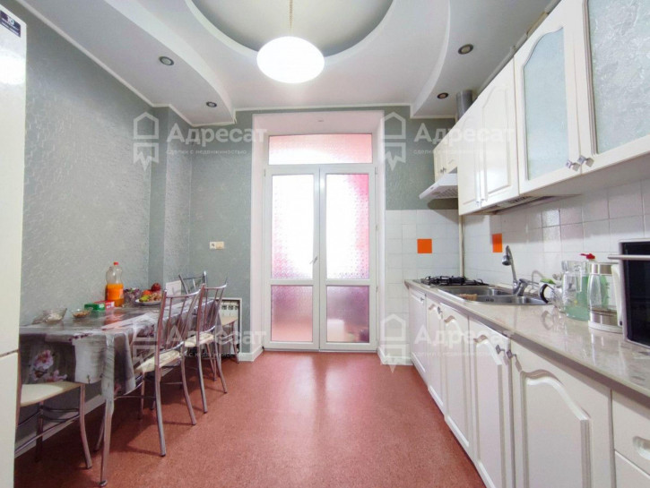 4-комн квартира ул. Дзержинского,  д.15