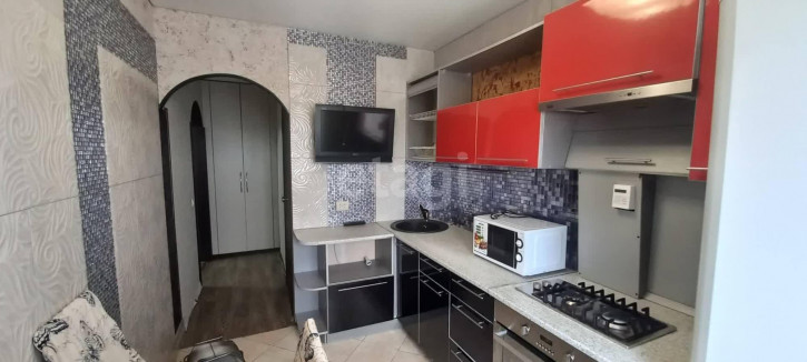 3-комн квартира проспект Королёва, 16