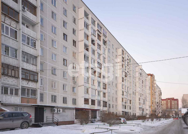 3-комн квартира Уральская, 53/2