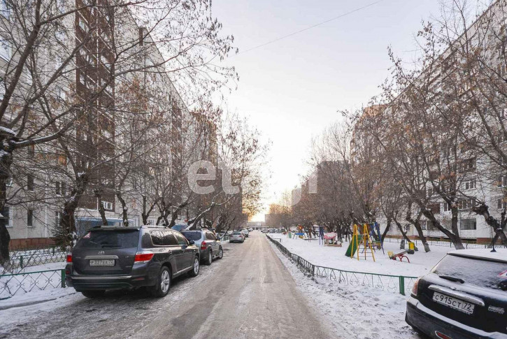 3-комн квартира Уральская, 53/2