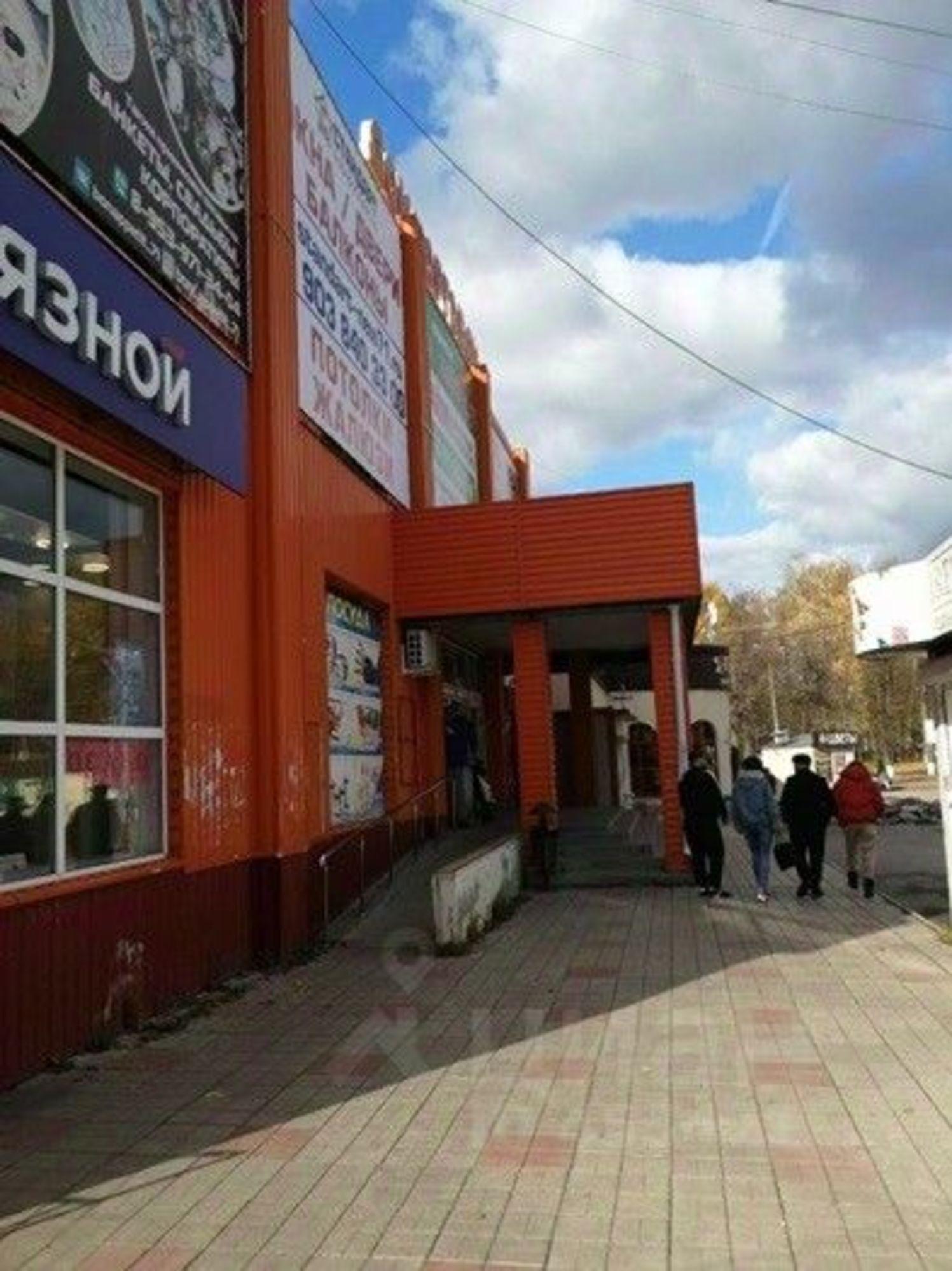 Сдать торговое помещение за 120 000 рублей на Октябрьская улица, 33