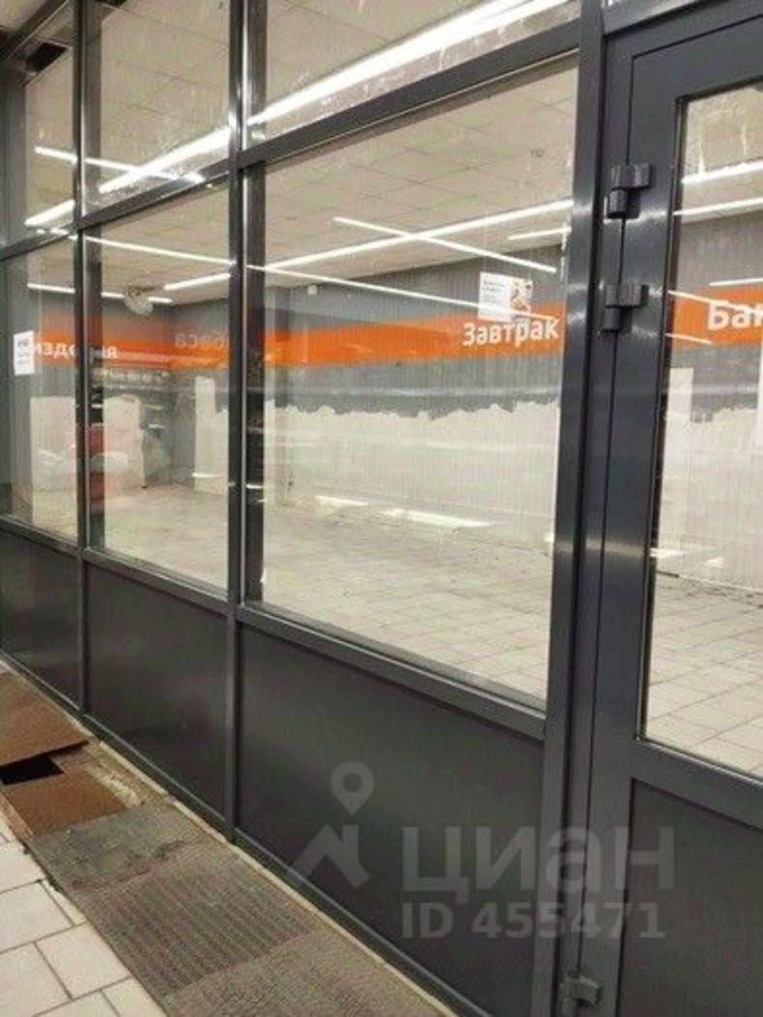 Сдать торговое помещение за 120 000 рублей на Октябрьская улица, 33