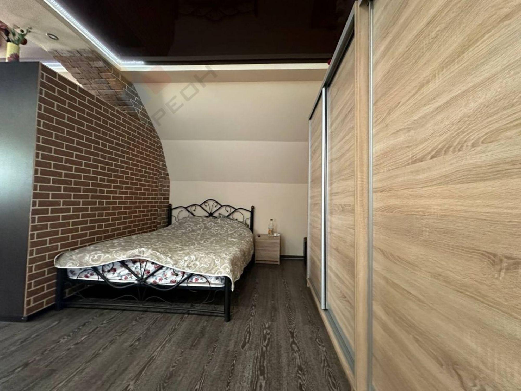 Купить дачу, дом, коттедж за 12 000 000 рублей на Карасунский пер, 15