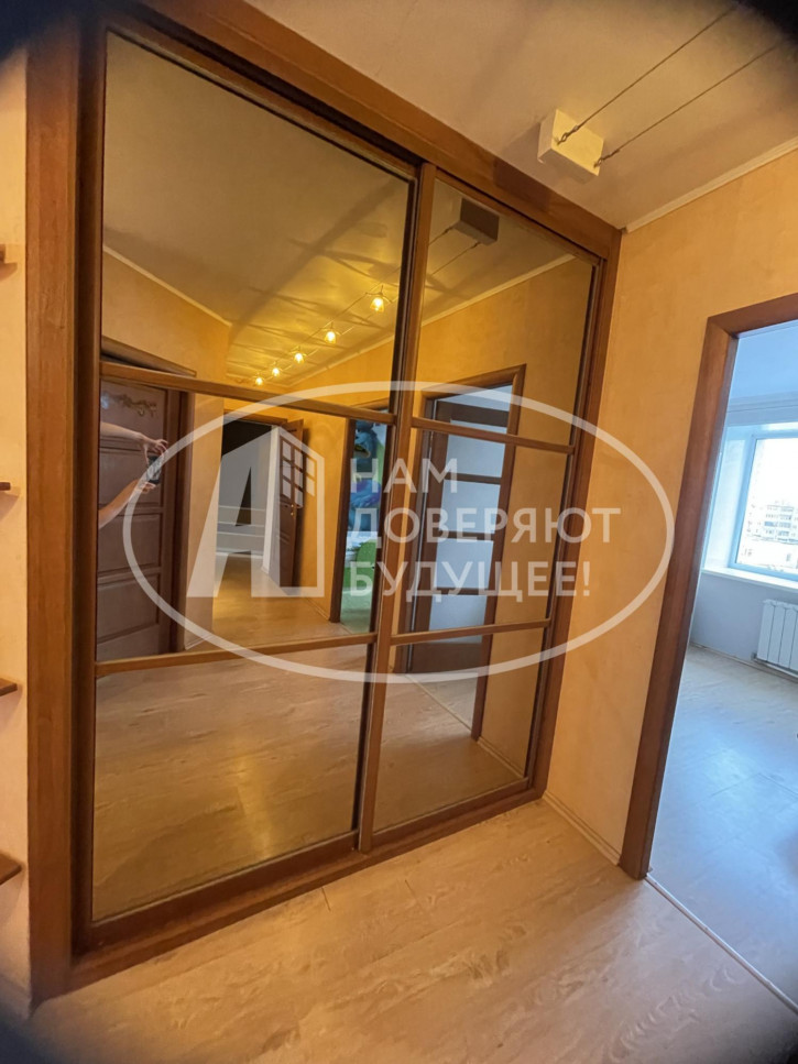4-комн квартира проспект Победы, 20