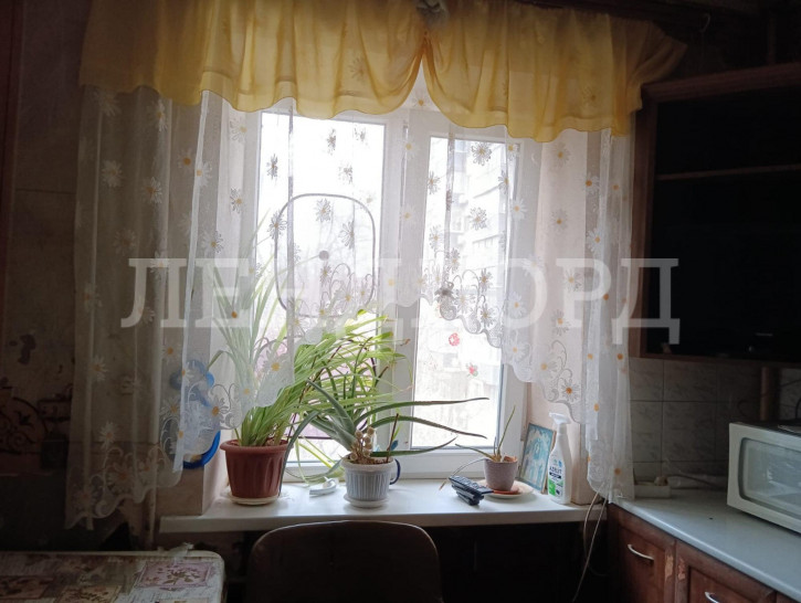 3-комн квартира улица 20-я Линия, 50/83