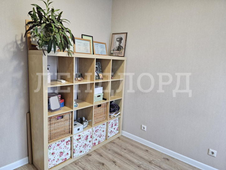 4-комн квартира улица 20-я Линия, 13/23