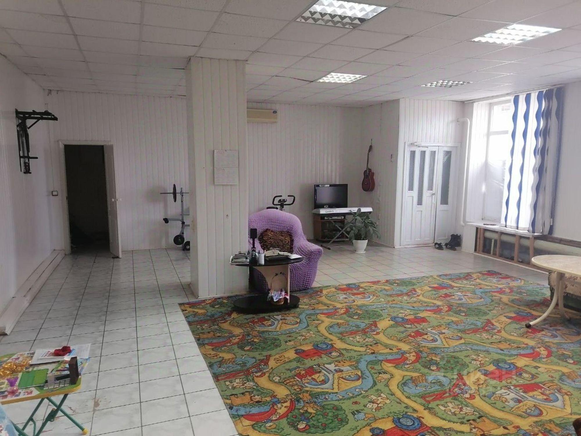 Купить торговое помещение за 9 300 100 рублей на улица Степана Разина, 45