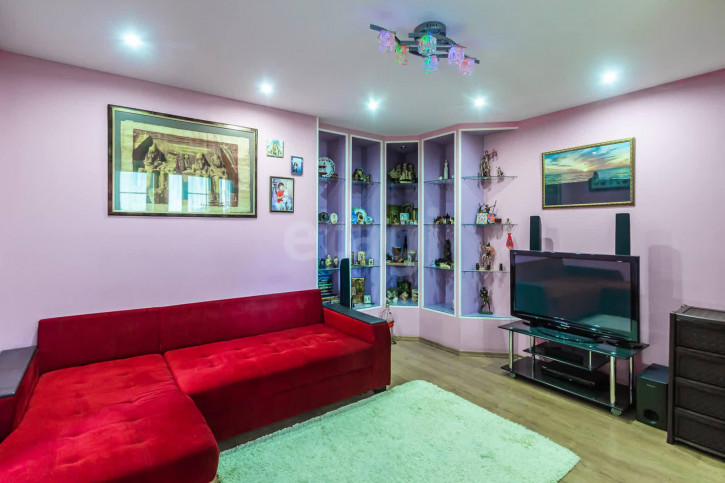 3-комн квартира улица Маршала Конева, 18г