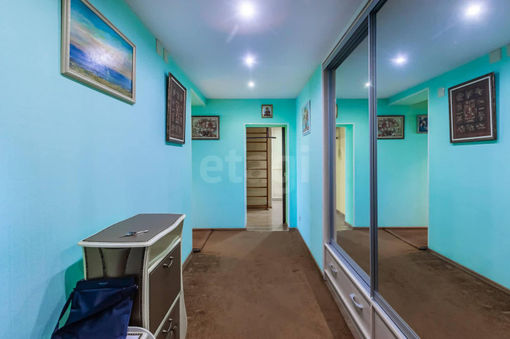 3-комн квартира улица Маршала Конева, 18г