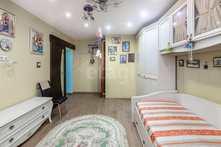 3-комн квартира улица Маршала Конева, 18г