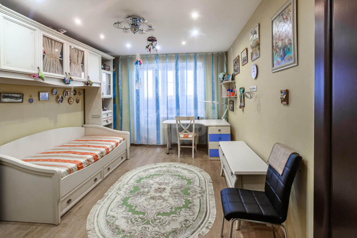 3-комн квартира улица Маршала Конева, 18г