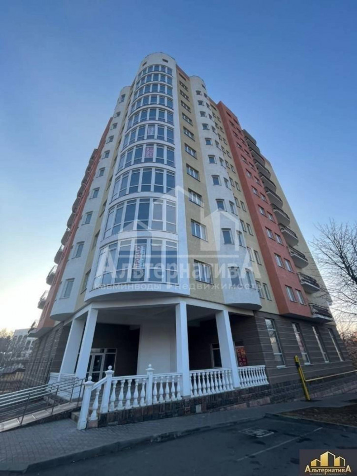 3-комн квартира 8 Марта ул.