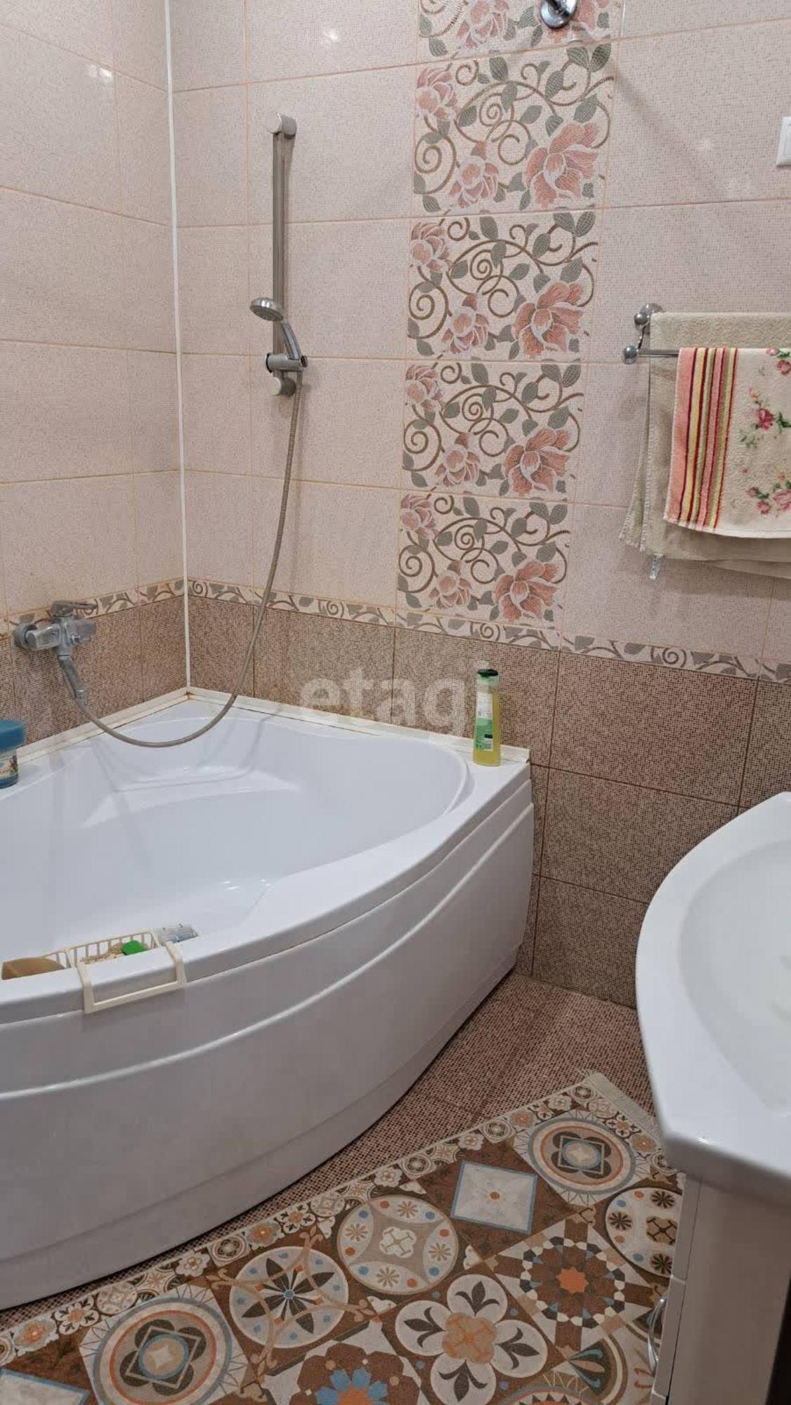 Купить дачу, дом, коттедж за 10 200 000 рублей на Тюменская, 40