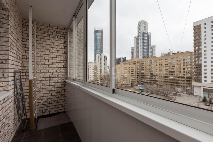 2-комн квартира Маршала Жукова, 9