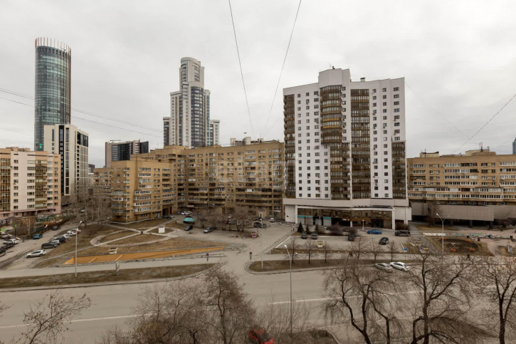 2-комн квартира Маршала Жукова, 9