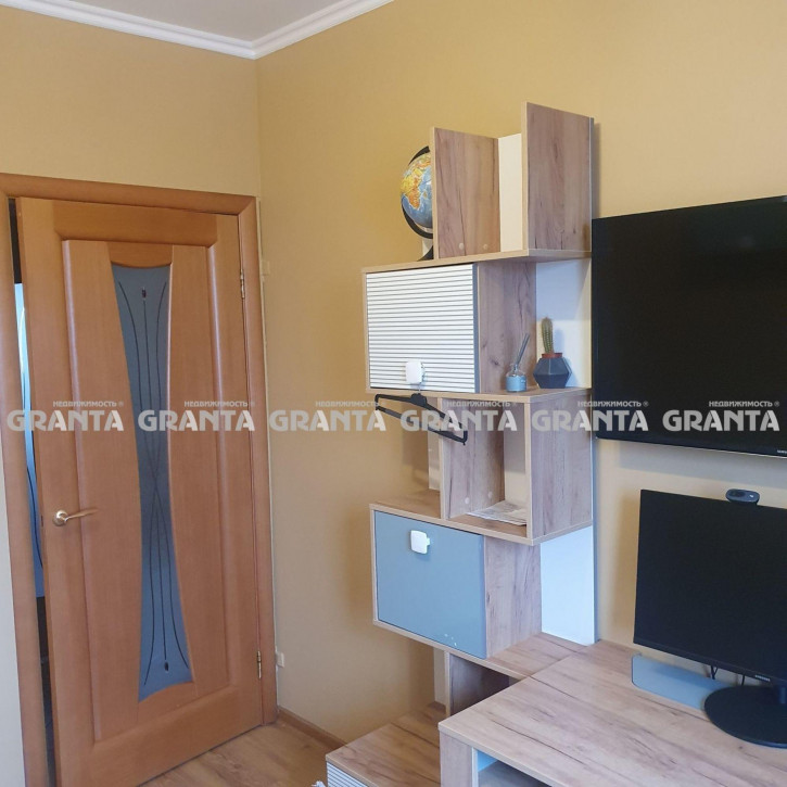 4-комн квартира ул Ивана Забобонова, 12