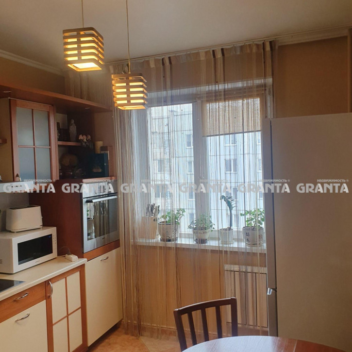 4-комн квартира ул Ивана Забобонова, 12