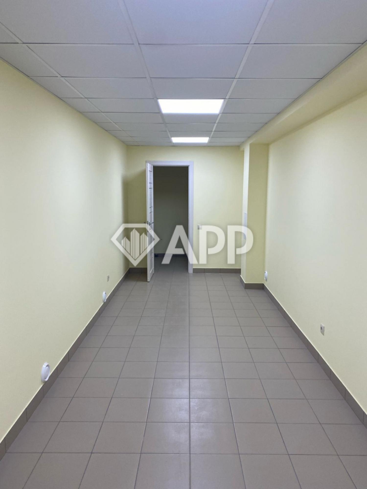 Купить торговое помещение за 5 600 000 рублей на ул Новороссийская, 75