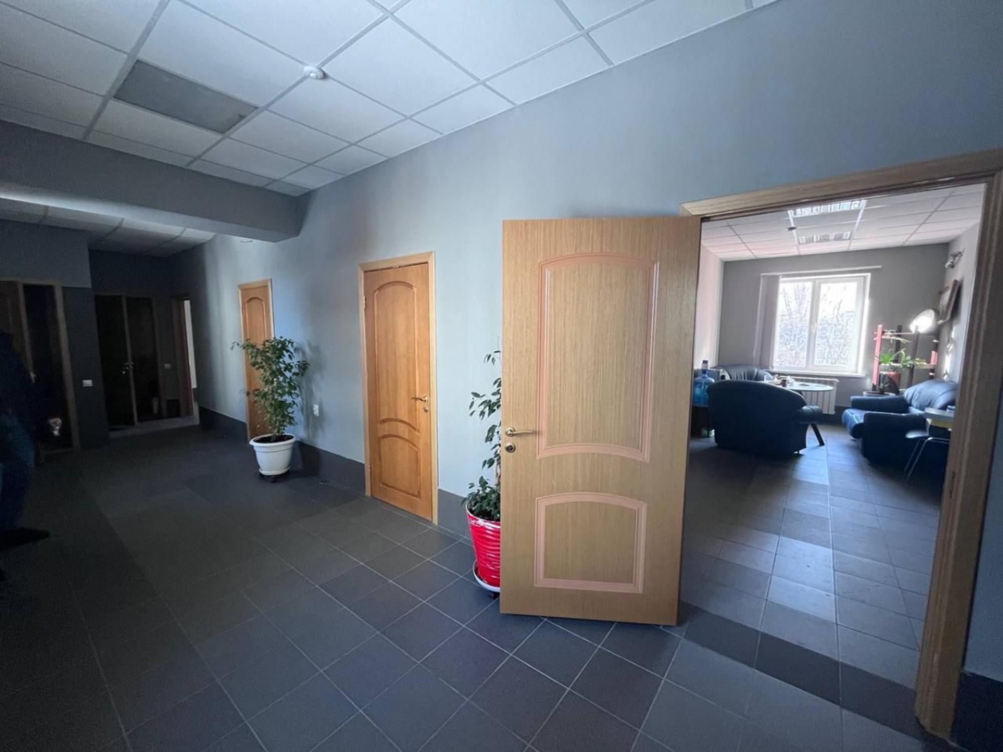Сдать офис, помещение под офис за 218 900 рублей на ул Аделя Кутуя, 94