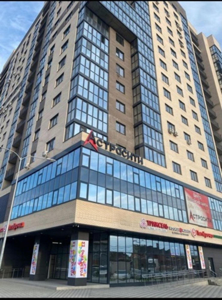 3-комн квартира Урицкого улица, 101
