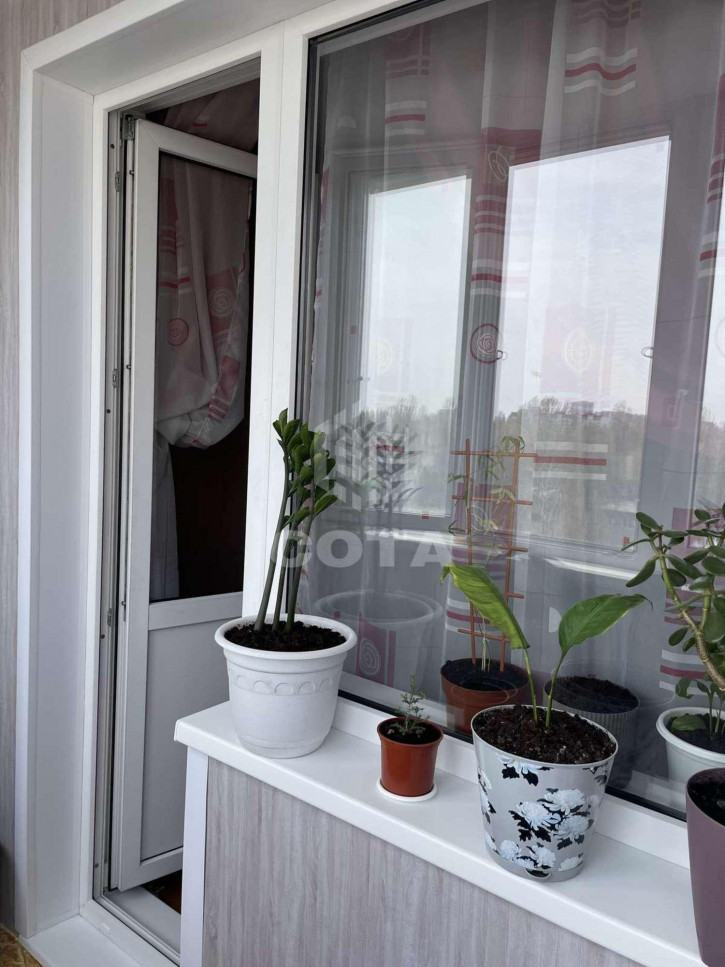 3-комн квартира Космонавта Комарова улица, 12