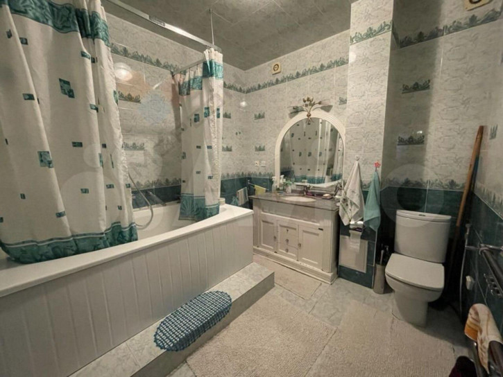 4-комн квартира Гимназическая ул, 60
