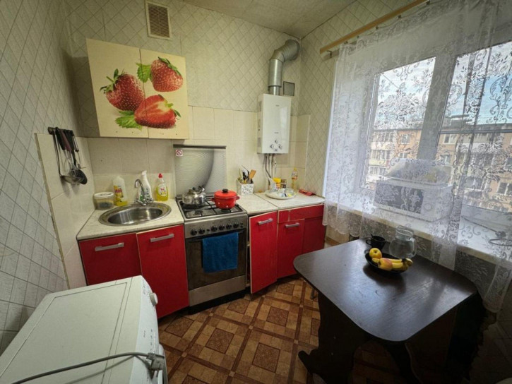 3-комн квартира Вихрева ул, 80
