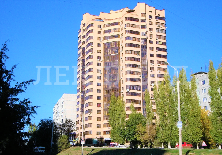 3-комн квартира проспект Королёва, 2/3