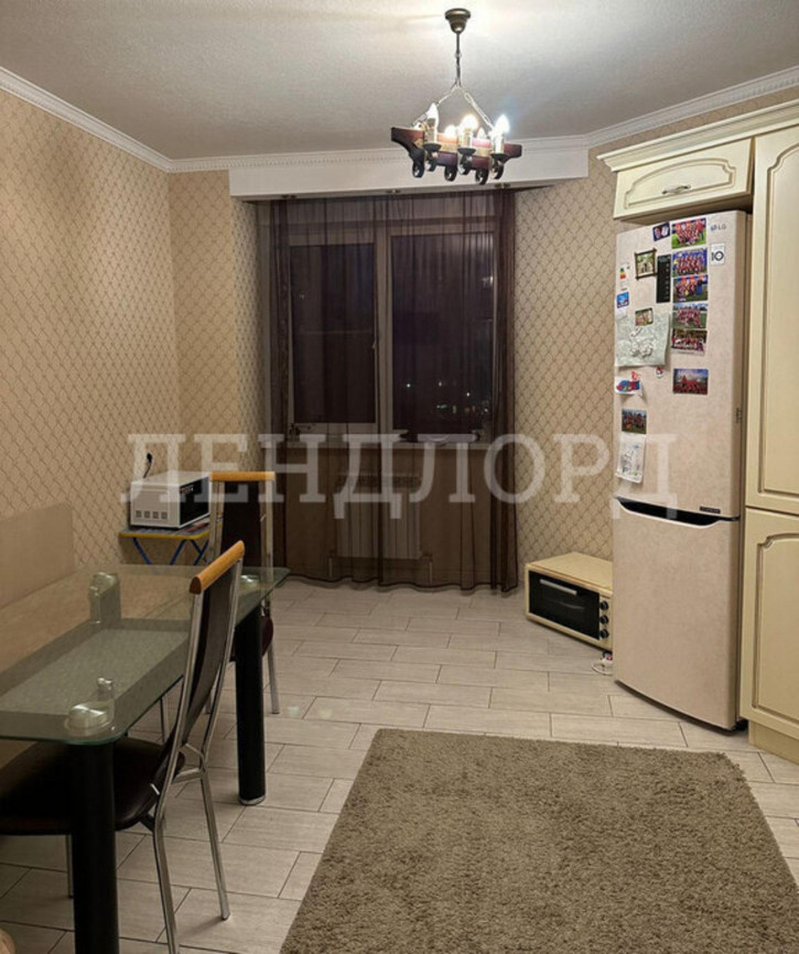 3-комн квартира проспект Королёва, 2/3