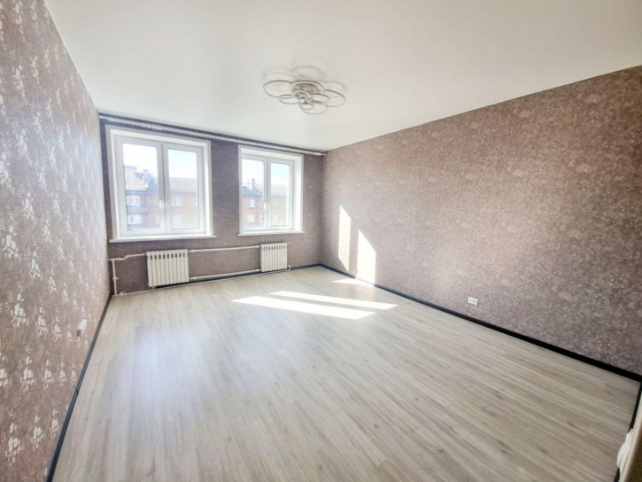 3-комн квартира Дзержинского ул, 20