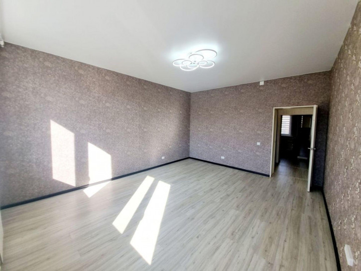 3-комн квартира Дзержинского ул, 20