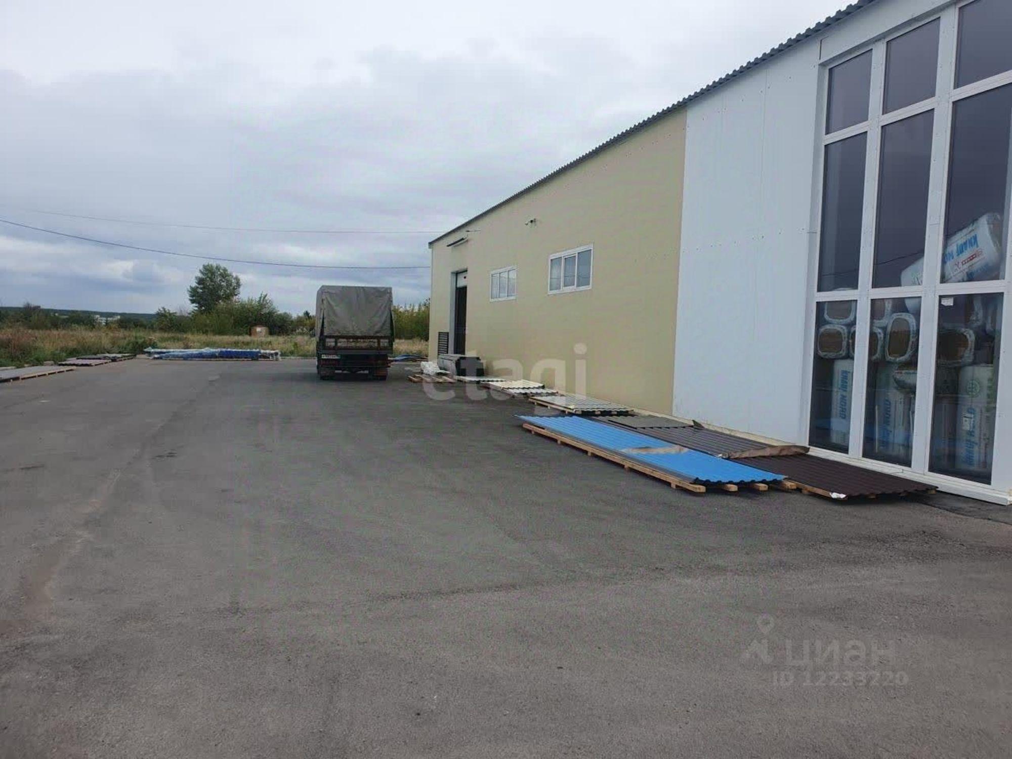 Купить торговое помещение за 44 952 000 рублей на Рыбниковский тракт