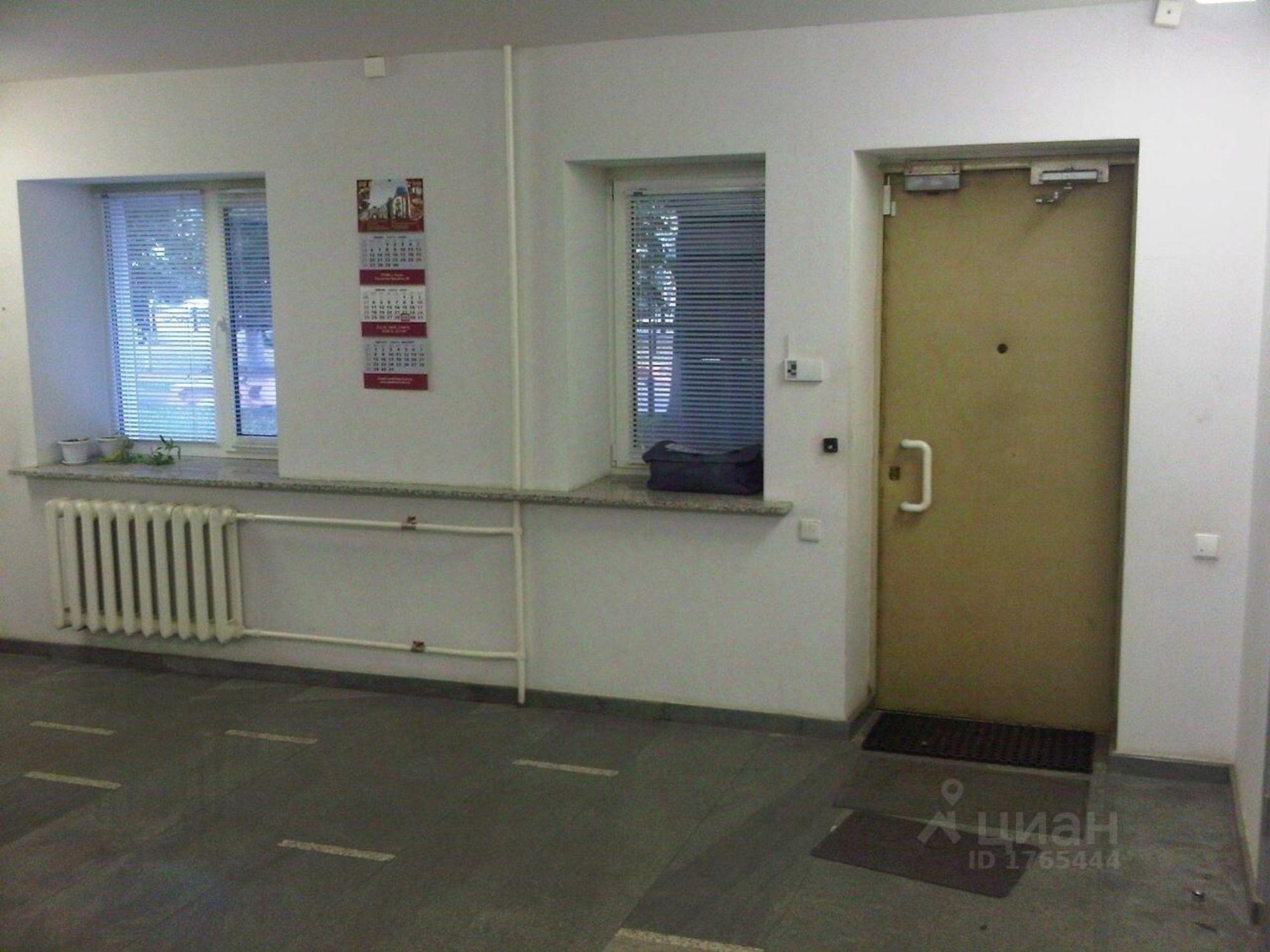 Купить торговое помещение за 7 448 070 рублей на Смоленский переулок