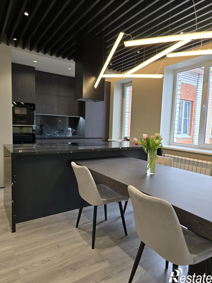 3-комн квартира Гузовского улица,13А